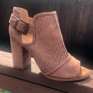 Tommy Hilfiger chunk heel peep toe booties